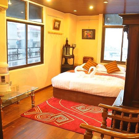 Asian Bliss Myanmar Hostel Янгон Экстерьер фото