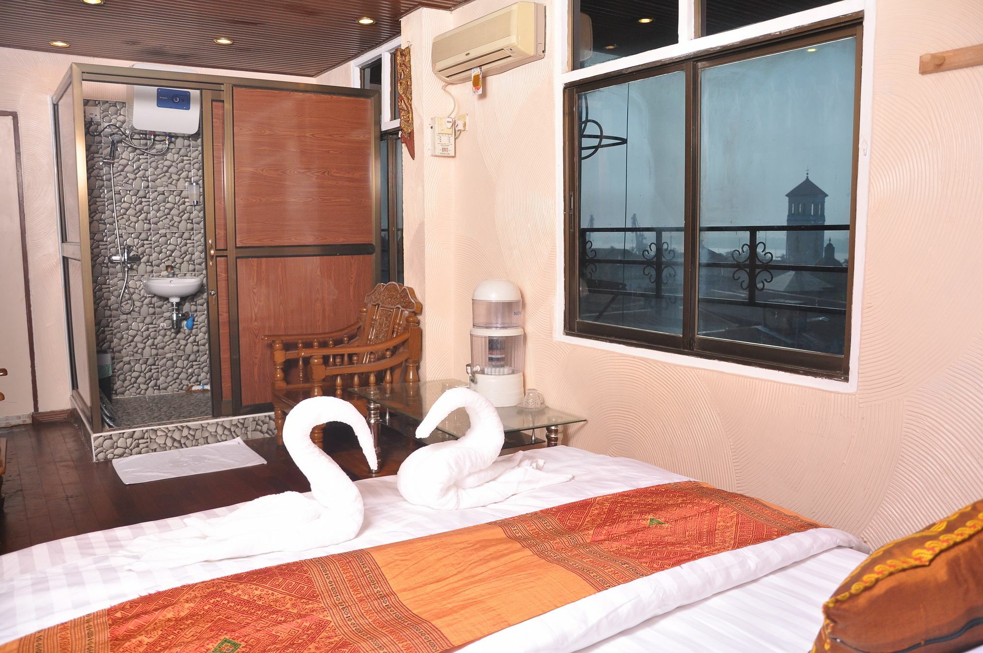 Asian Bliss Myanmar Hostel Янгон Экстерьер фото